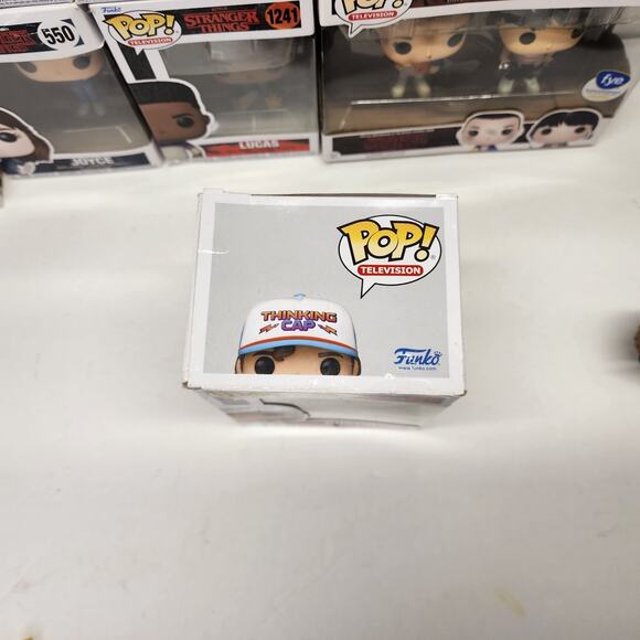 Funko Pop! Stranger Things: Dustin (#1240) Thinking Cap Hellfire Club Tshirt - Picture 13 of 14